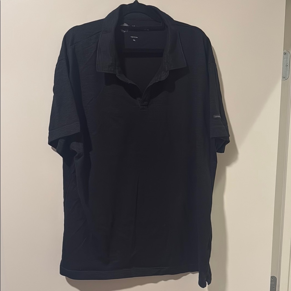Versatile Black Polo Shirt with Soft Fabric